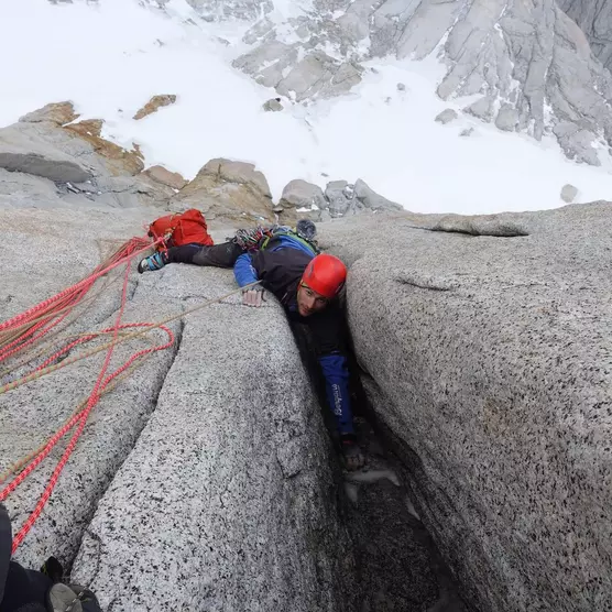 Jožo v druhej dĺžke za 6c+.