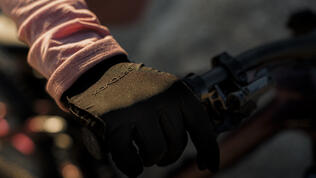 GLOVE1_DB_8835_BIKE_SS26_MaxDraeger_MedRes