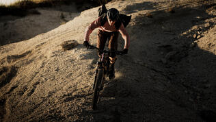 GLOVE1_DA_1031_BIKE_SS26_MaxDraeger_MedRes
