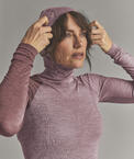 440170-85591-35401-120_COMP_LIGHT_HOODY_W-M-04